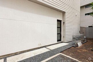 Building Photo - 5866 E Post Oak Ln