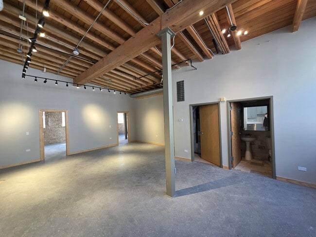 Building Photo - 1611 Simpson St