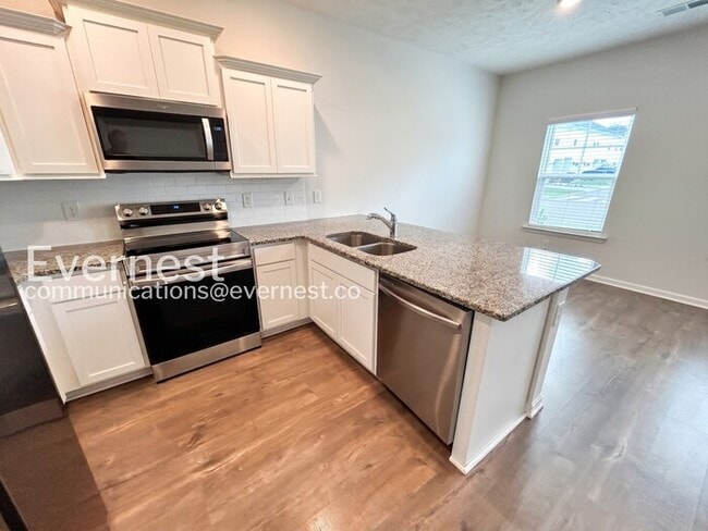 Foto del edificio - 305 Raines Ct