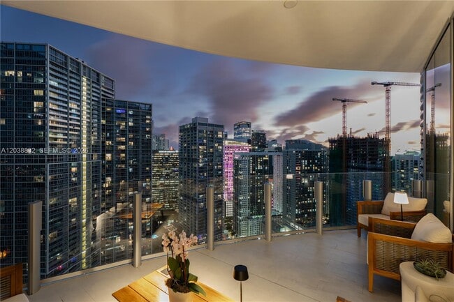 Foto del edificio - 300 Biscayne Blvd Way