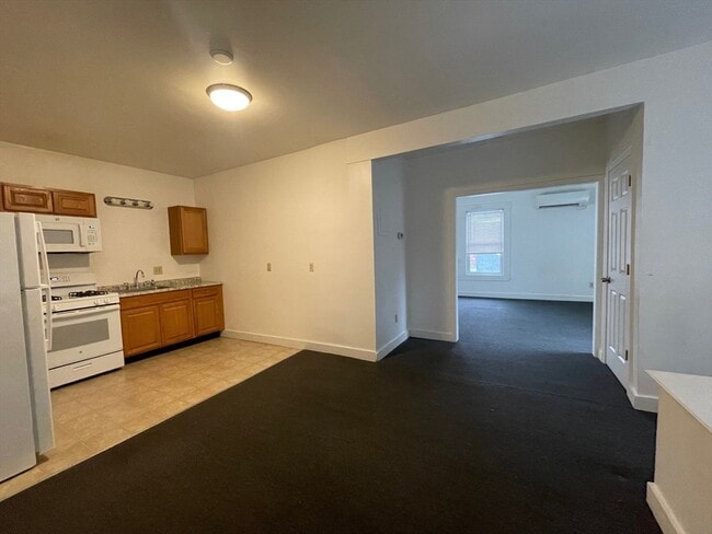 Building Photo - 3 Webster St