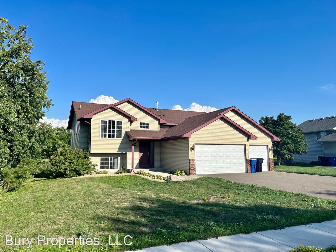 Primary Photo - 5 br, 3 bath House - 10134 Karston Ave NE