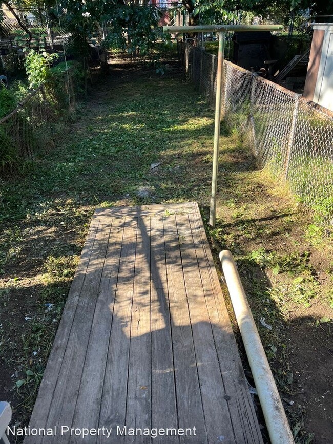 Building Photo - 2 br, 1 bath House - 241 Grand Street