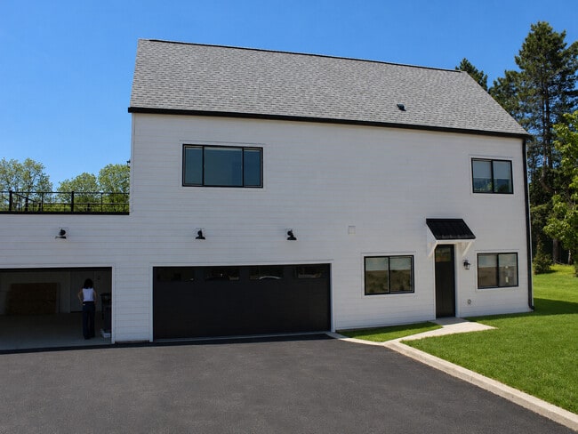 Building Photo - Hudson Valley Luxury Apartment Homes