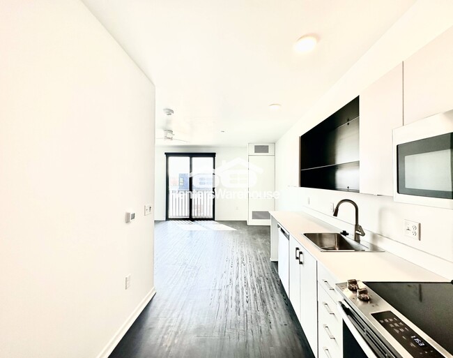 Building Photo - 329 5th St