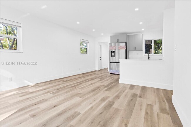 Foto del edificio - 6117 NW 27th St