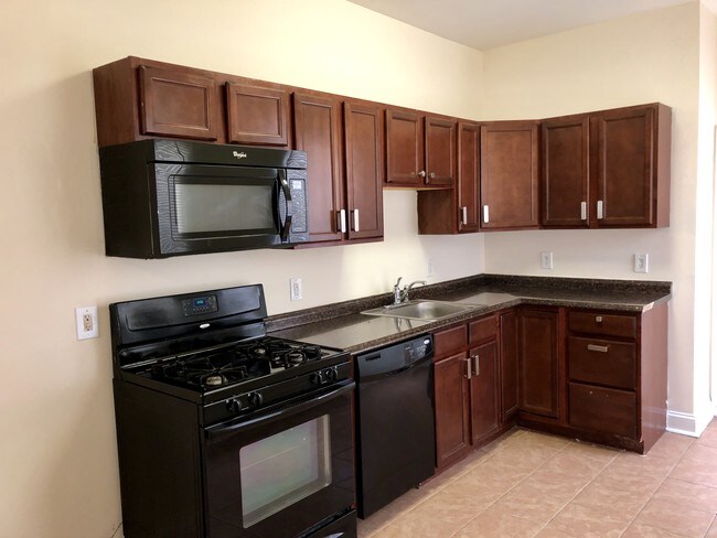 Foto del edificio - 1223 N Bond St