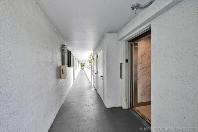 Building Photo - 103 Royal Pk Dr