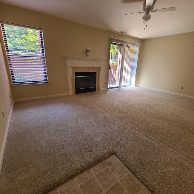 Bedford living area - Chesterfield Village Apartments