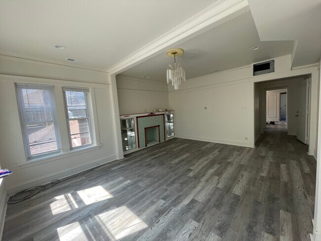 Foto del edificio - 3310 W Eastwood Ave
