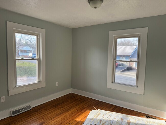 Building Photo - 115 Marshall St