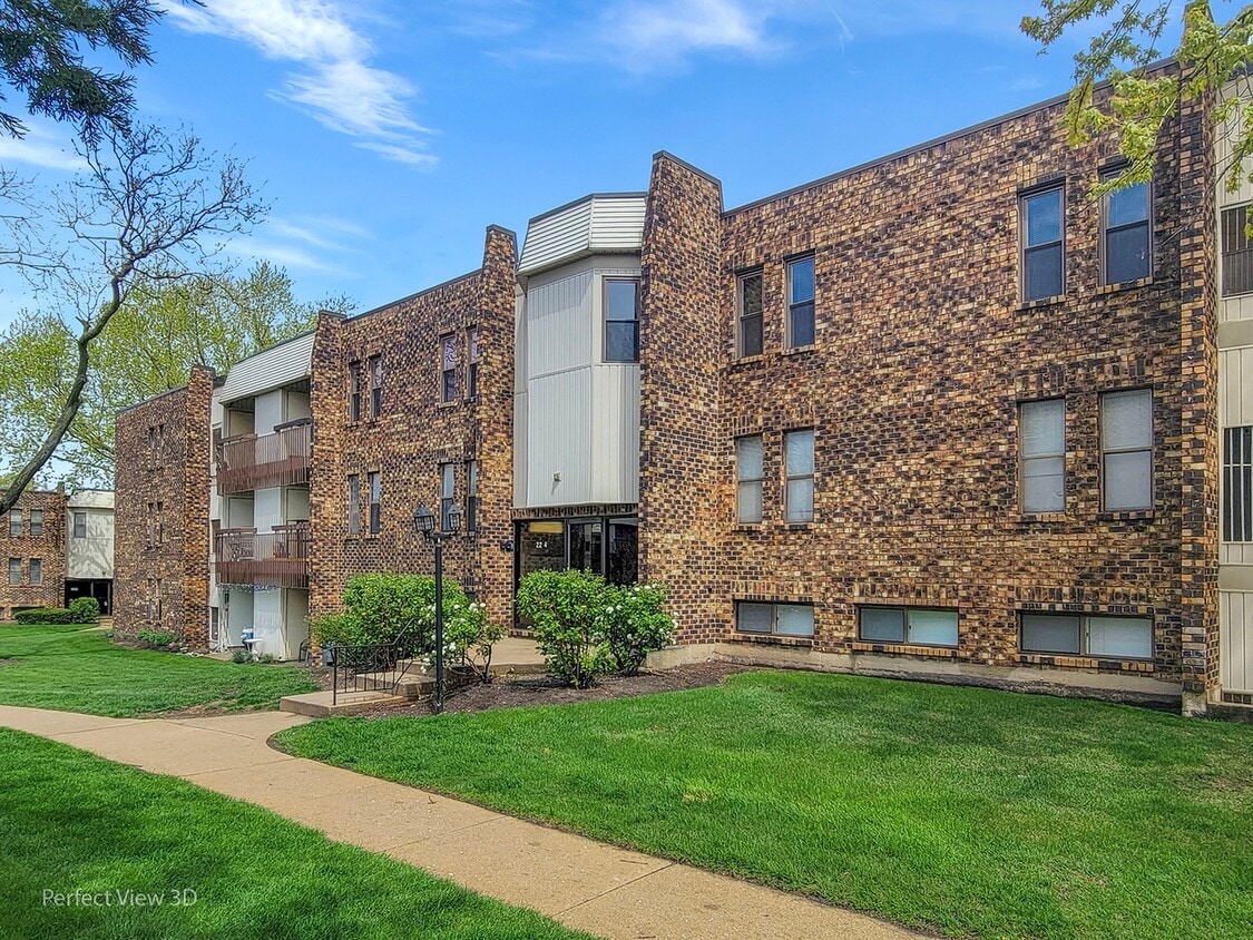 Exterior - 2214 Country Club Dr