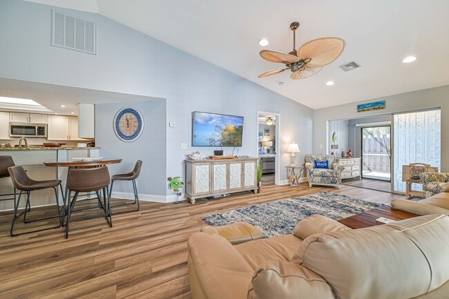 Building Photo - ***SHORT TERM RENTAL*** FURNISHED Home in ...