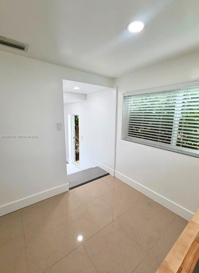 Foto del edificio - 117 NE 115th St