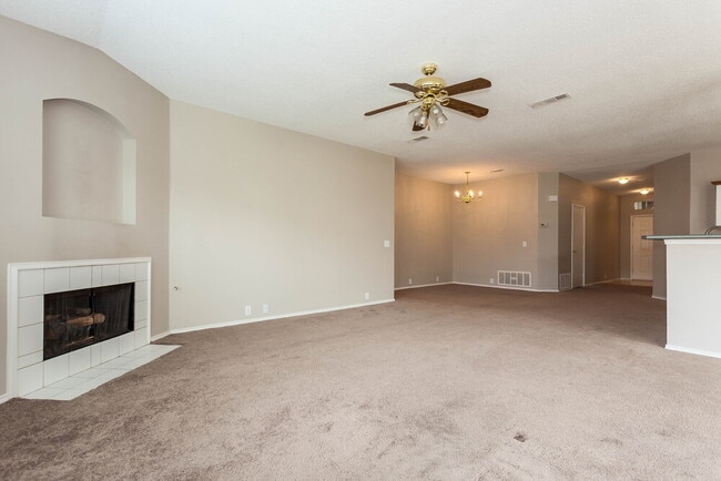 Building Photo - 1100 Greenbend Dr