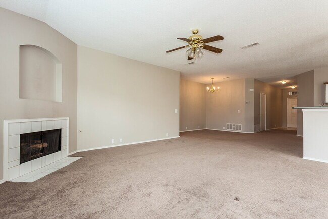 Foto del edificio - 1100 Greenbend Dr