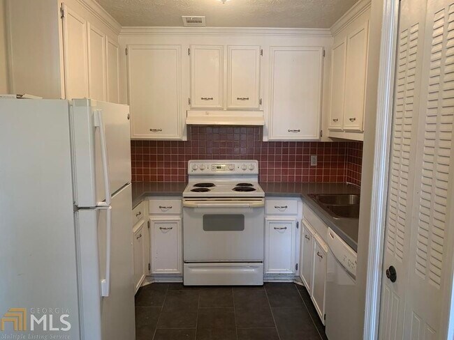 Building Photo - 345 Winding River Dr