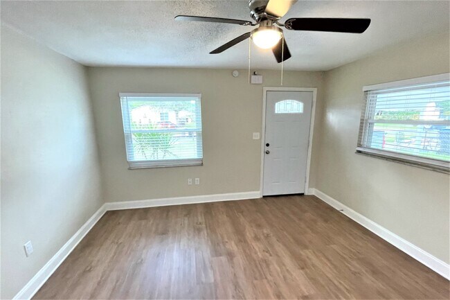 Building Photo - 3018 Bart St