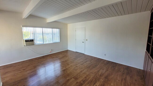 Foto del edificio - 6251 Milton Ave
