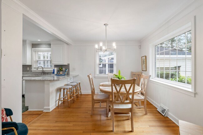 Foto del edificio - 3BD/3BA PLUS LOFT AND DETACHED ADU Located in SOUTH WINDAMERE-Available May 1, 2026!