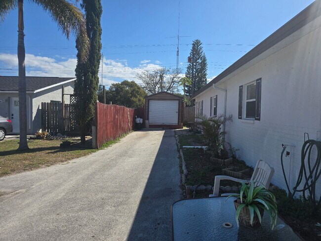 Foto del edificio - 2 bed, 2 bath duplex in New Port Richey