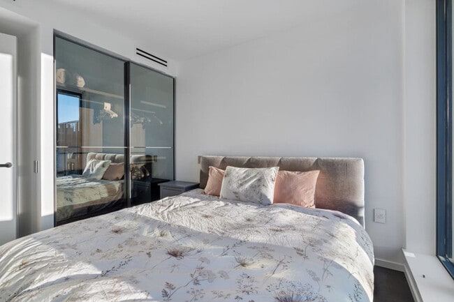 Building Photo - 1601 Quebec St