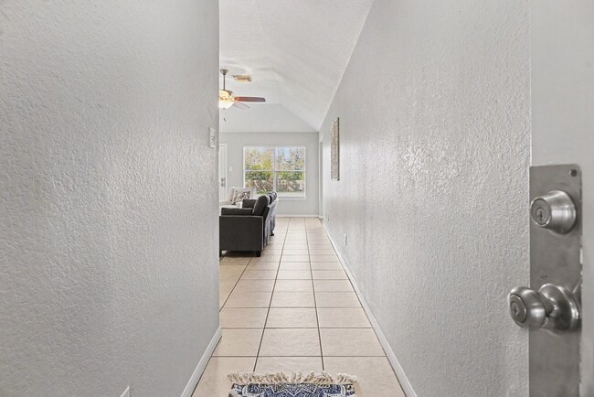 Building Photo - 2705 Clara Ln