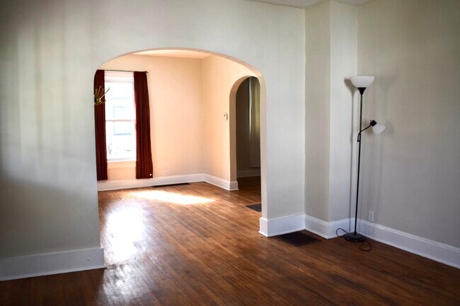 Foto del edificio - 585 N Spring St