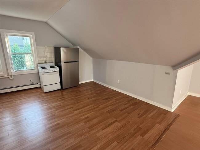 Building Photo - 364 Ashford Ave