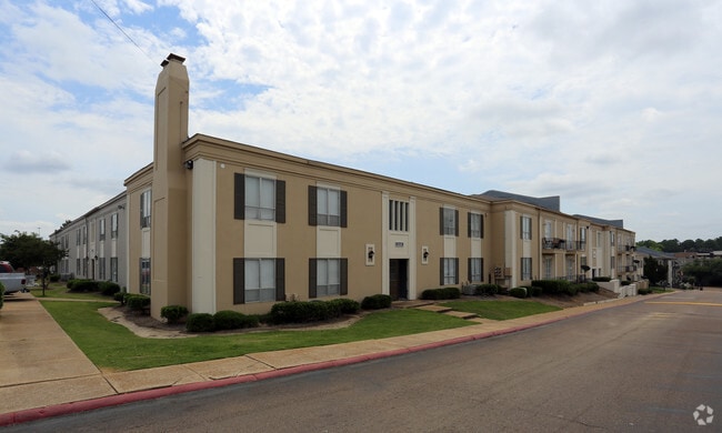 Building Photo - Highland Hills