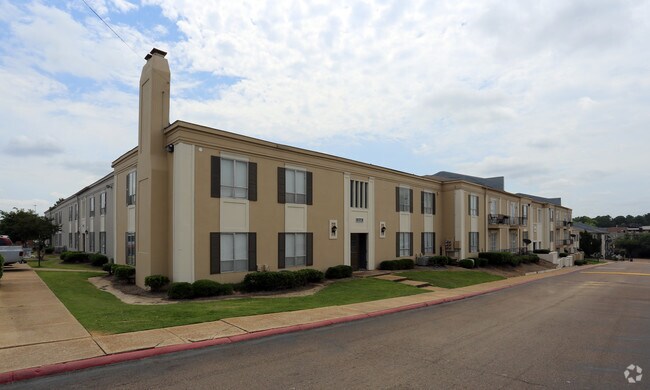 Building Photo - Highland Hills