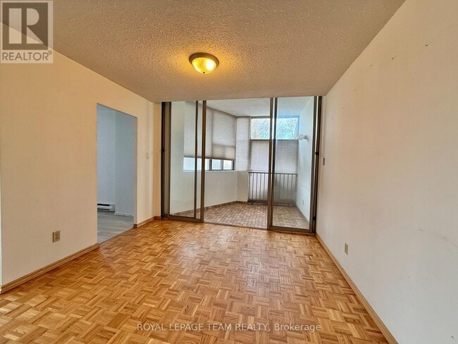 Building Photo - 2760 Carousel Crescent