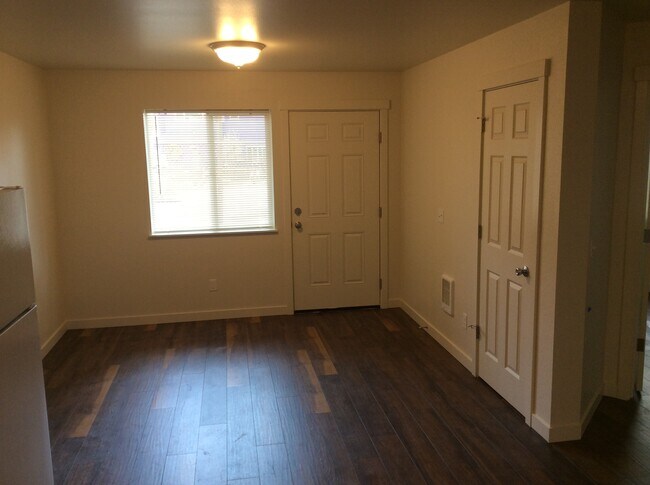 Foto del edificio - 909 W 4th Ave