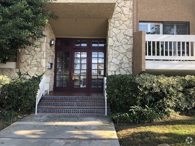Building Photo - 730 Cory Dr