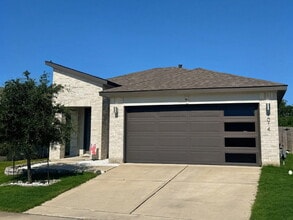 Building Photo - 1014 Amistad Lp