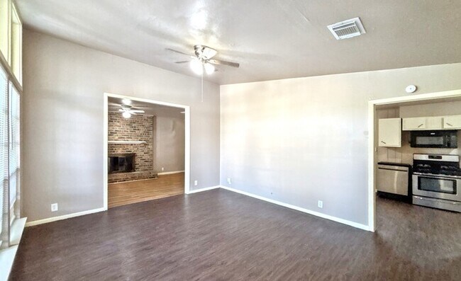 Foto del edificio - 5826 Burr Oak Dr