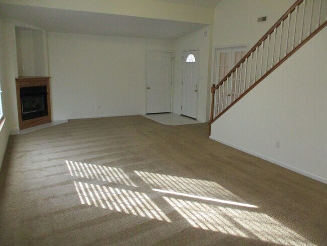 Foto del edificio - 1725-1727-1727 Louise Cir