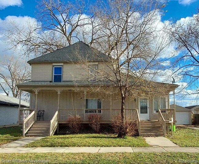 Building Photo - 25390 Pinehurst St