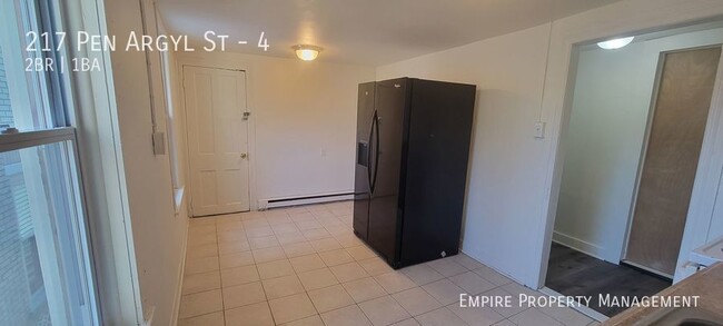 Building Photo - 1st Floor-2 Bedroom / 1 Bathroom Apartment...