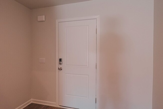 Foto del edificio - Available Now!