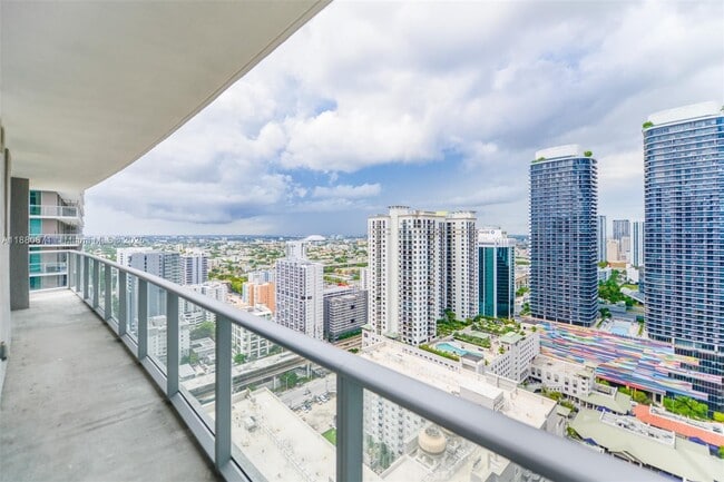 Building Photo - 1100 S Miami Ave