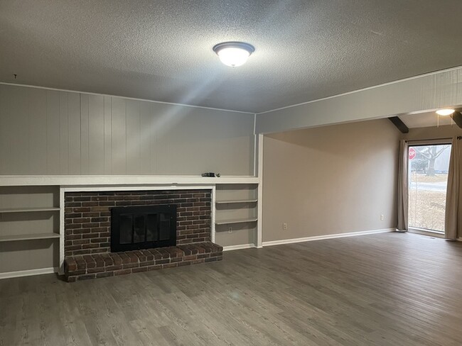 Building Photo - 3540 NE 72nd Terrace
