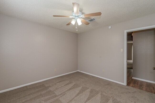 Building Photo - 6638 Lexington Dr