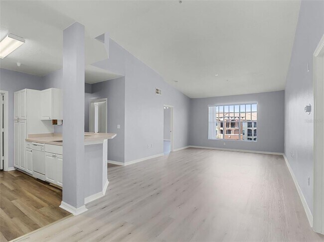 Foto del edificio - 5530 Metrowest Blvd