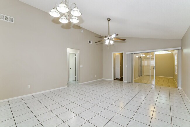 Foto del edificio - 7827 Farnsworth Ct