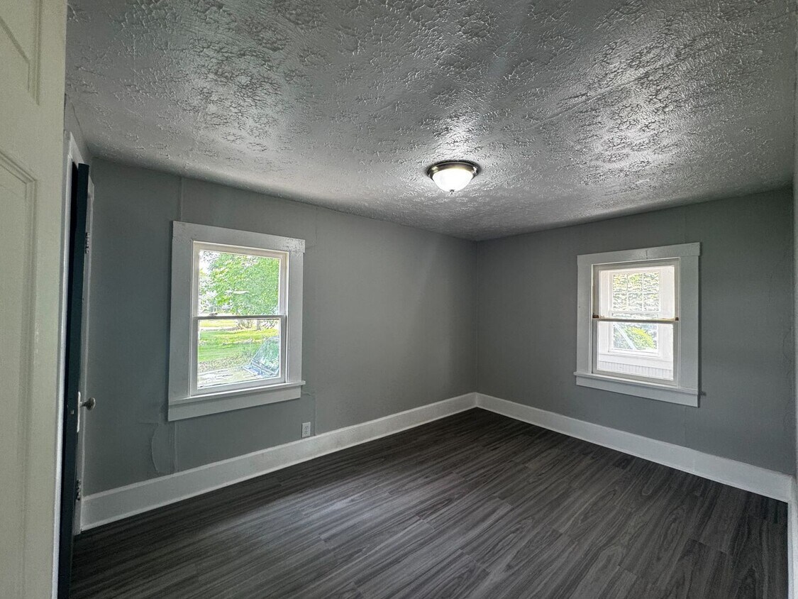 Foto del edificio - Updated 3BR Plain Township Ranch