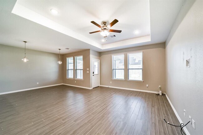 Building Photo - 31306 Whitfield Ct