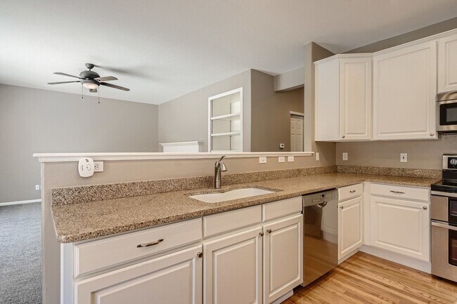 Building Photo - 10096 Meadowbriar Ln