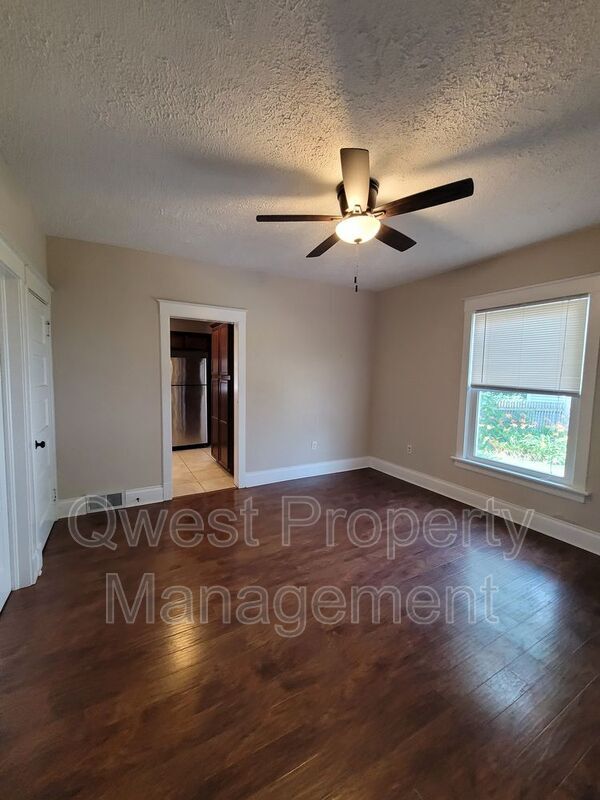 Foto del edificio - 932 Crescent St NE