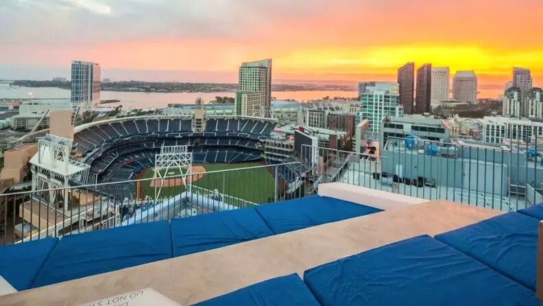 Rooftop Sky Deck - 350 11th Ave